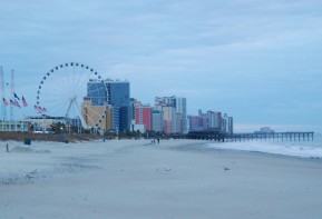 SkyWheel is visible in the distance along the beach